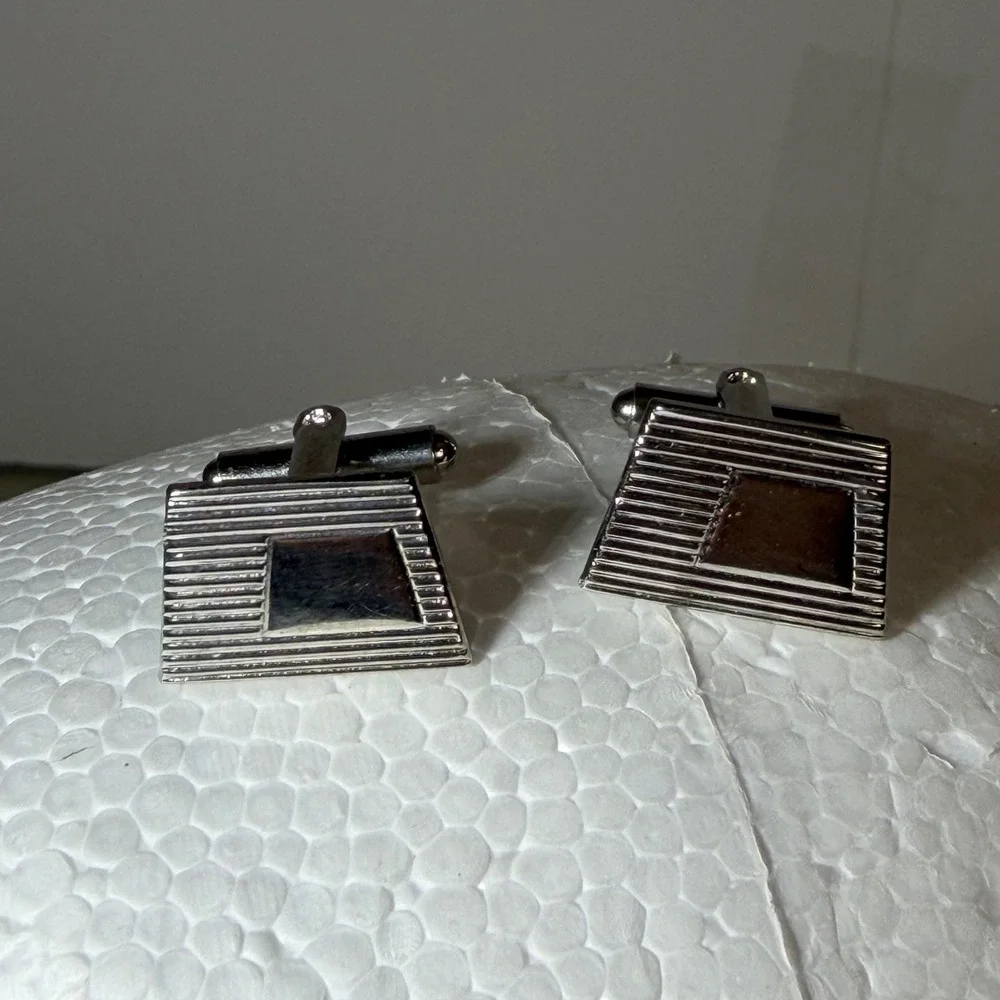 Vintage Mens Silver Tone Geometric Ribbed Rectangle Toggle Back Cufflinks